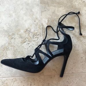 NEW Stuart Weitzman Suede pointed heels